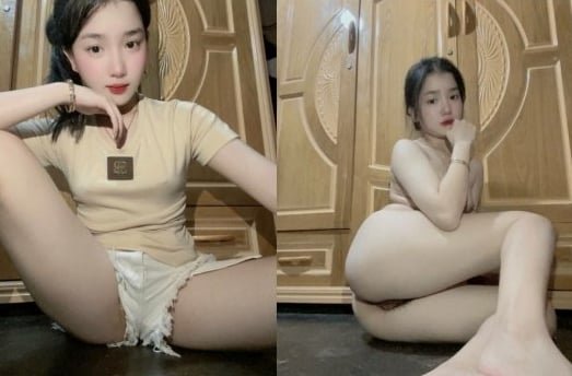 Em sinh viên ngại ngùng khám phá cơ thể