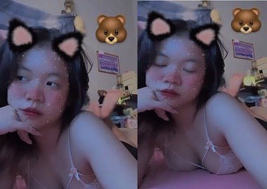 Quỳnh Trang có làn da trắng và dáng ngon làm sao